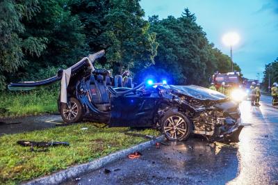 Nuertingen: Schwerer Verkehrsunfall mit Streifenwagen - eine Person schwer verletzt